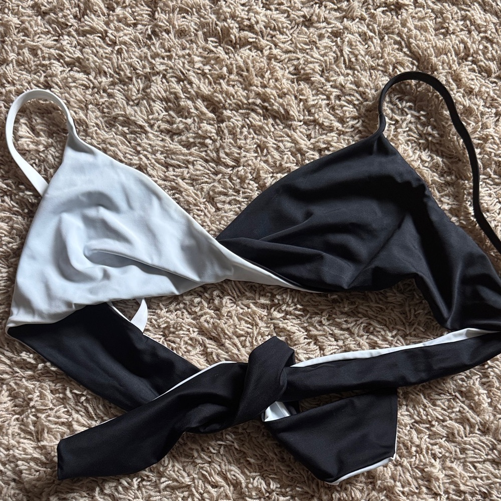 Lafayette 148 New York White and Black Bikini top